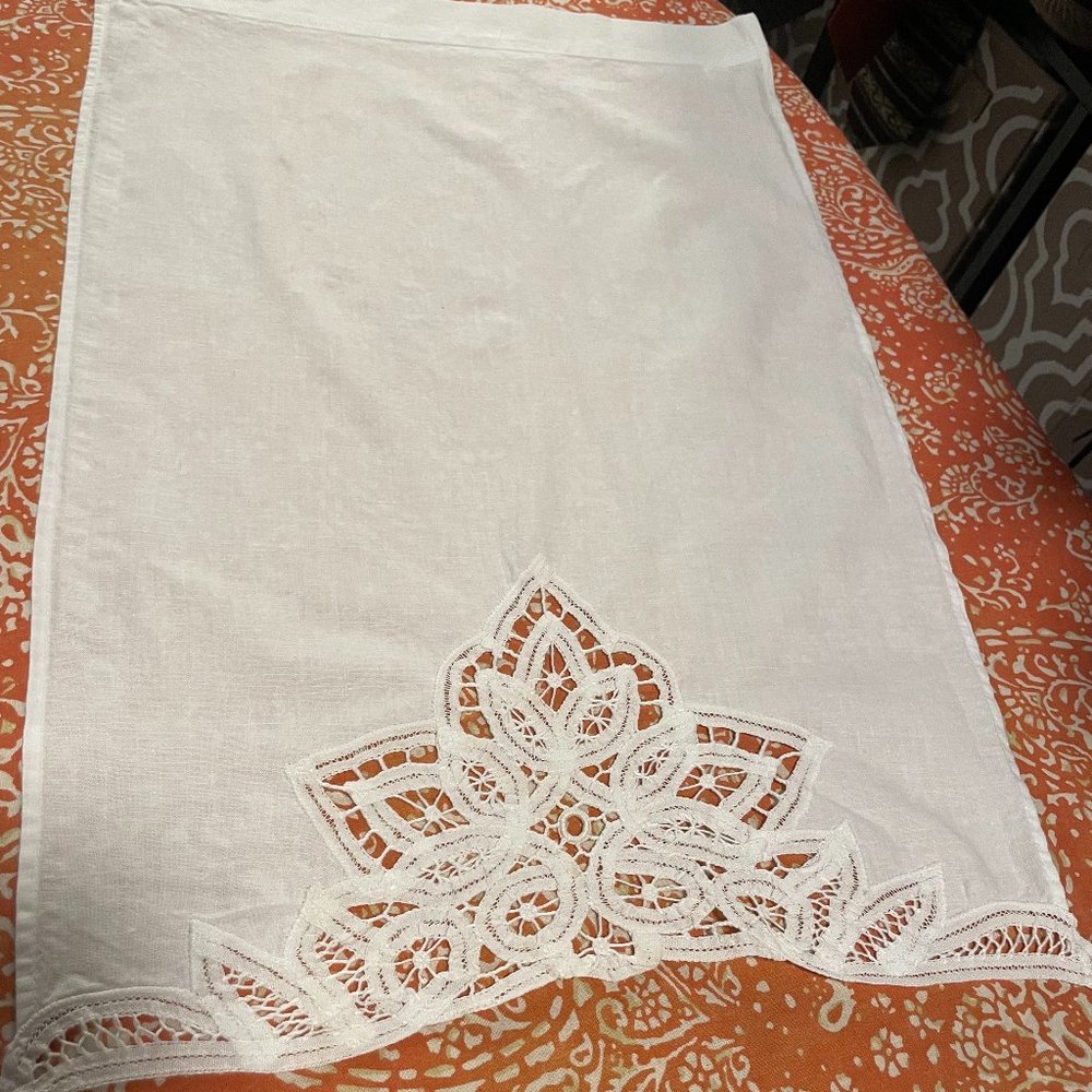 Dresser Scarf